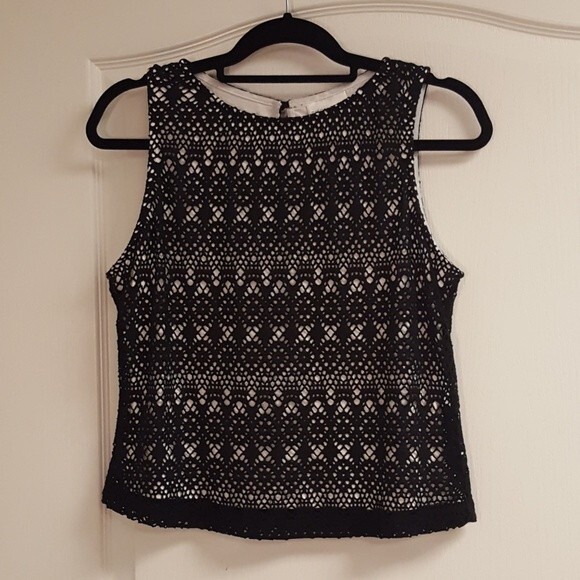 Black and White Lace Top Bisou Bisou - Picture 1 of 4